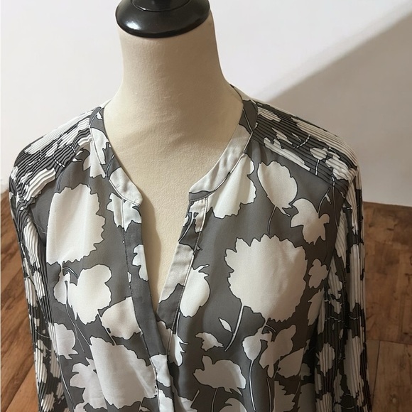 Lane Bryant Boxy Gray and White Tunic Blouse - Picture 2 of 6